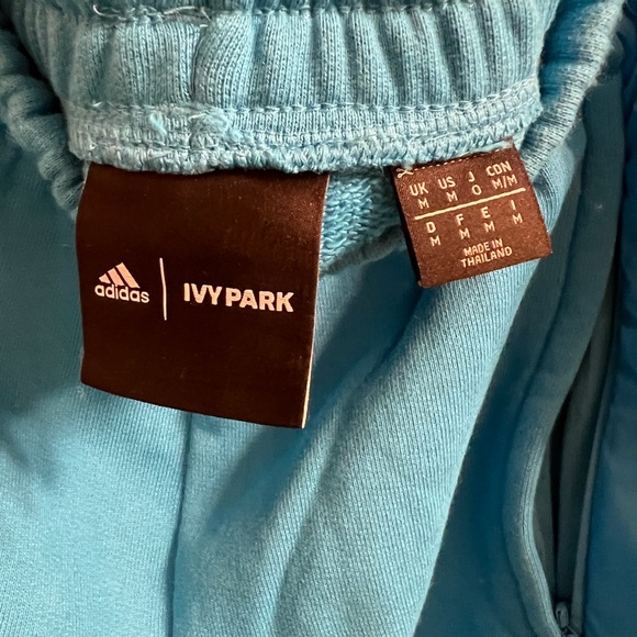 Excellent Condition IVY PARK x Adidas UNISEX Size M Cargo Style Short in BLUE - Picture 6 of 6